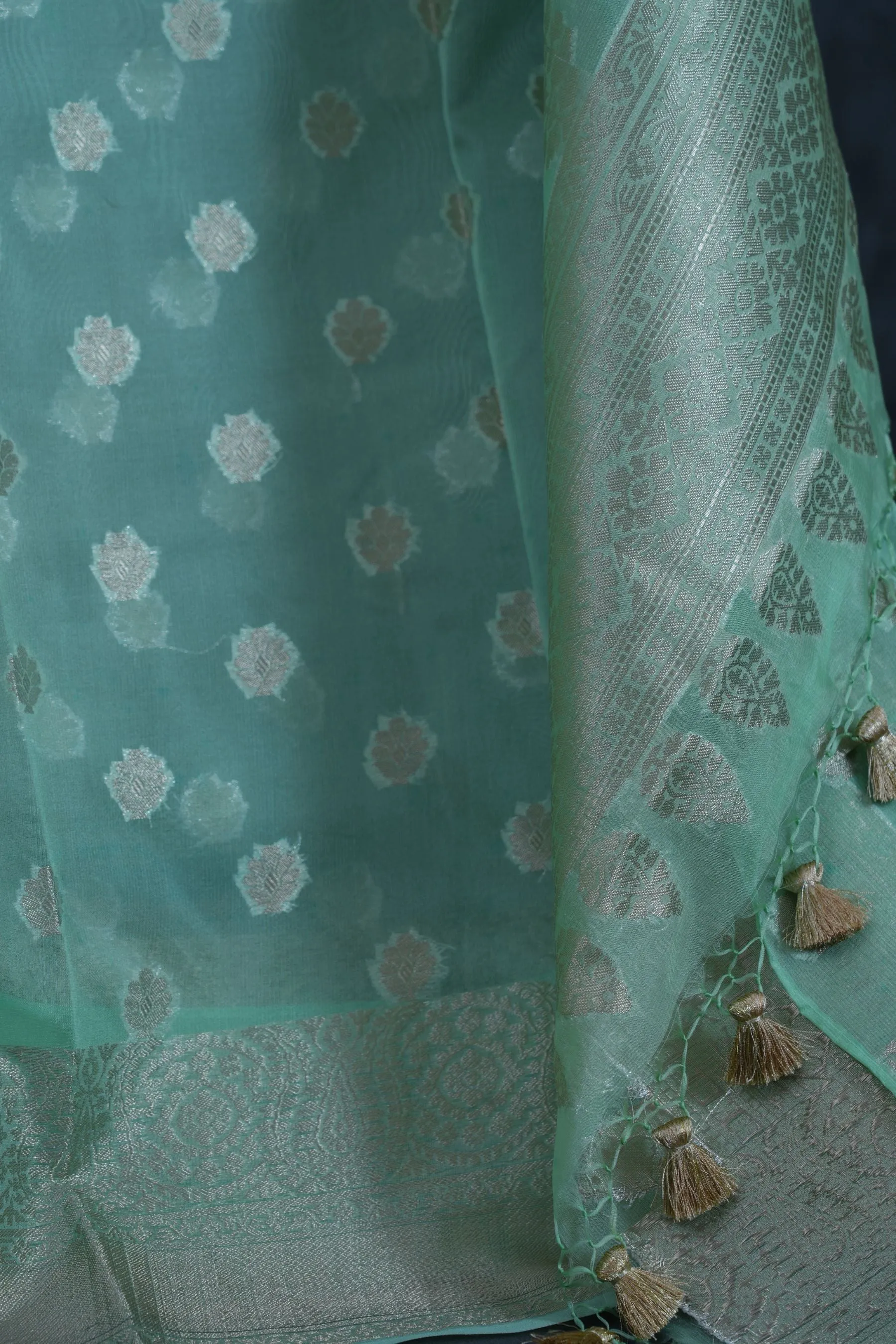 Handwoven Banarasi Kora Silk Saree with Detailed Patterns - Traditional