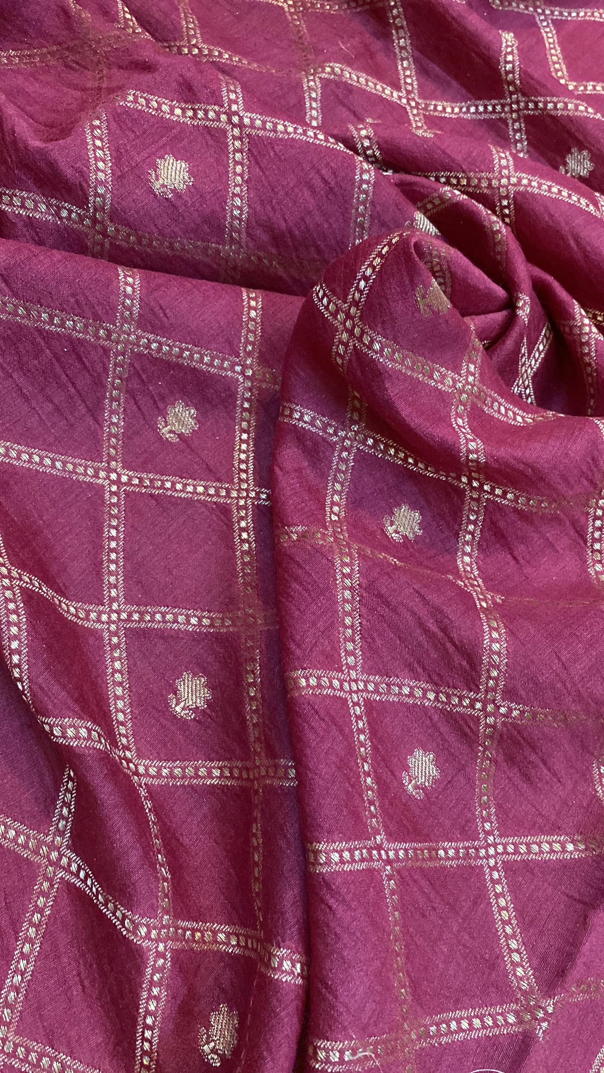 Luxurious Elegance: Pink Moonga Pure Silk Handloom Banarasi Sari