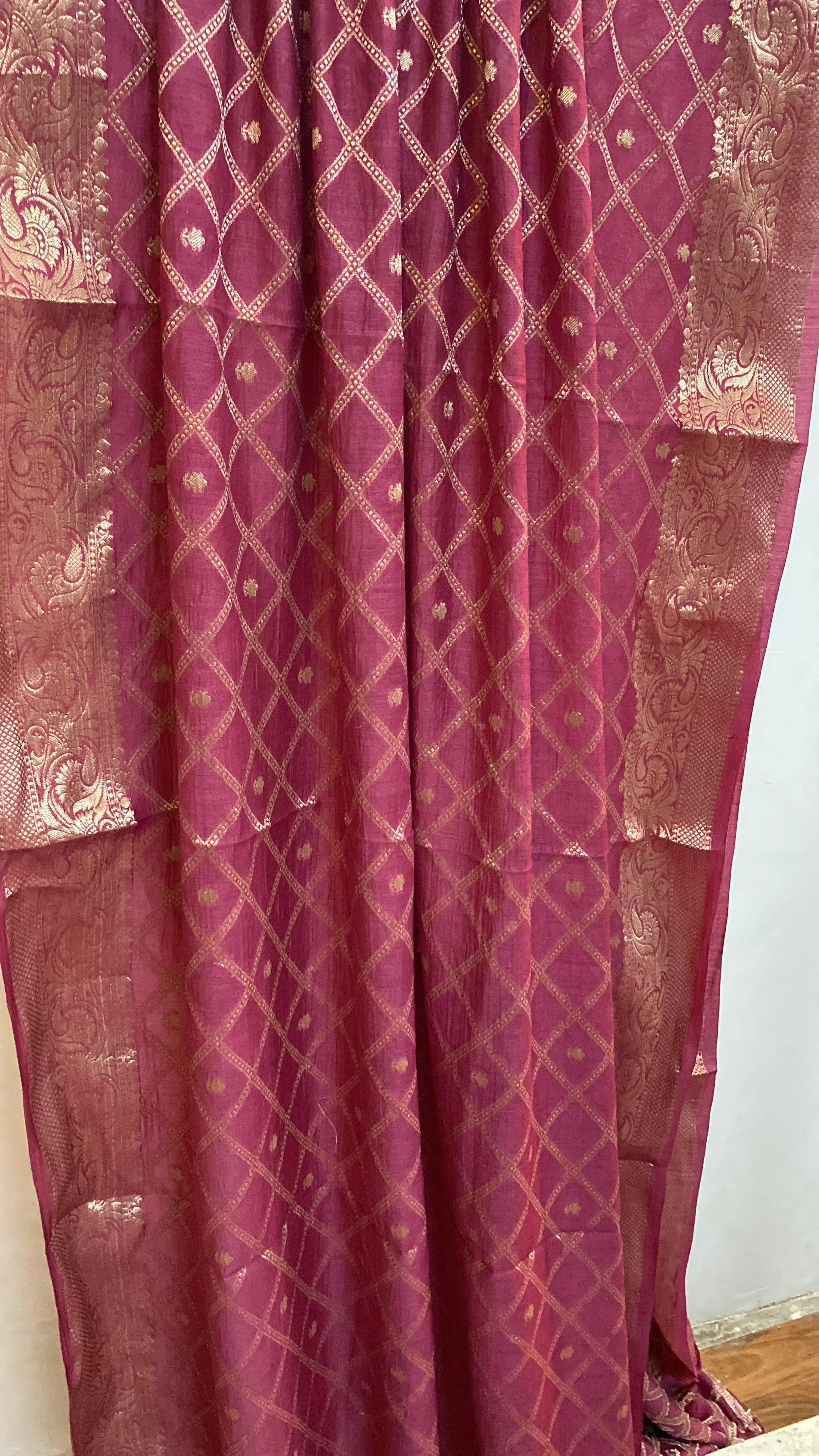 Luxurious Elegance: Pink Moonga Pure Silk Handloom Banarasi Sari