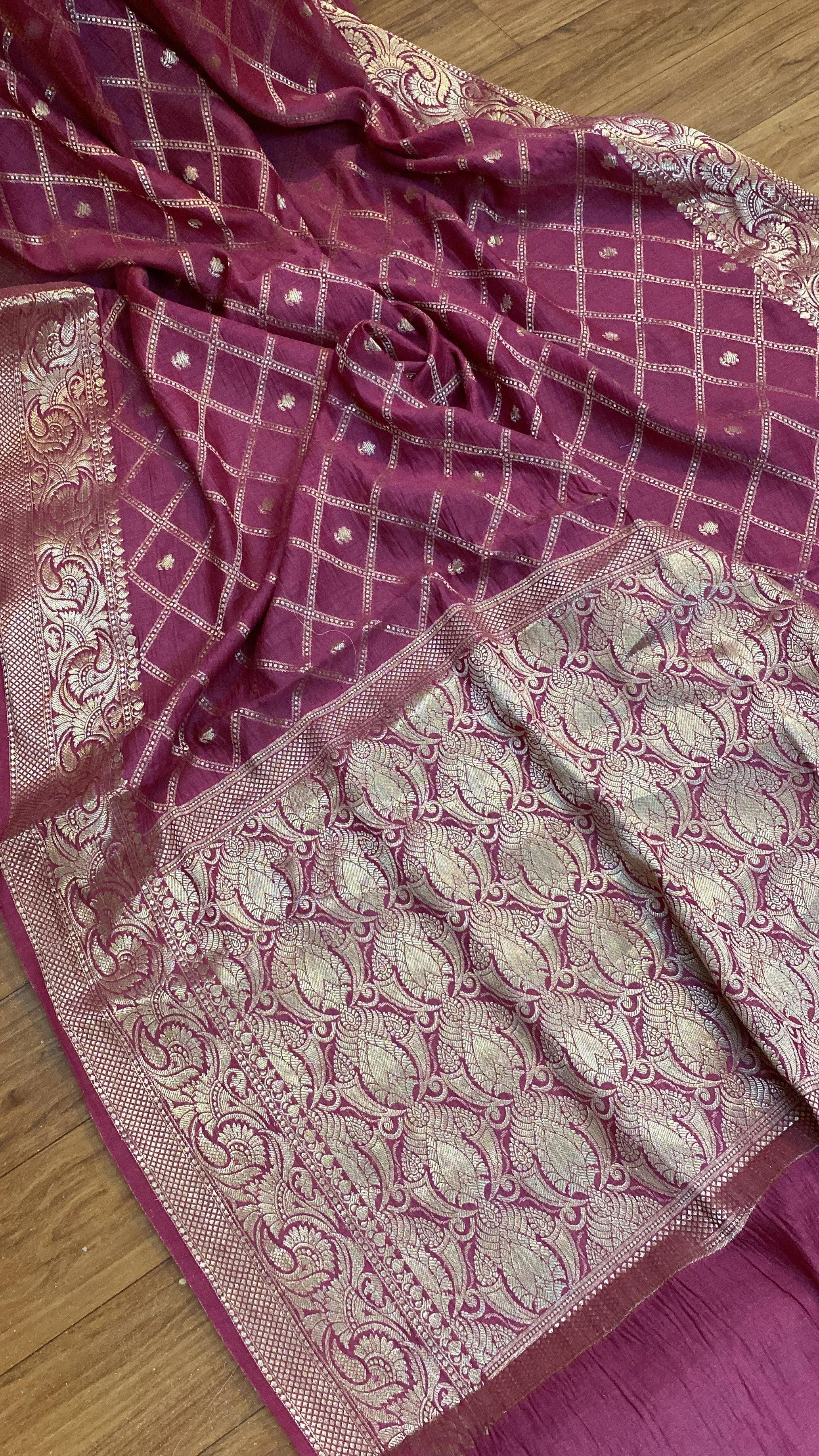Luxurious Elegance: Pink Moonga Pure Silk Handloom Banarasi Sari