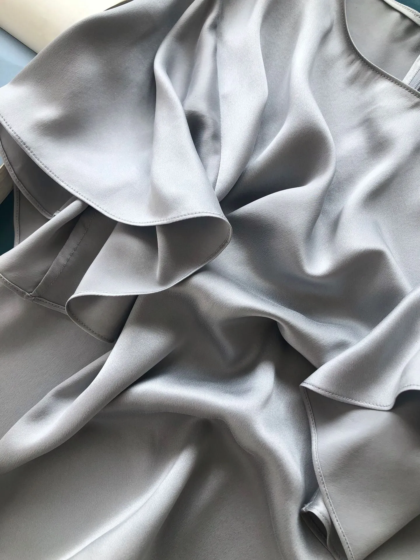 Nonothing | Luxurious pure silk crew neck short sleeves blouse in grey